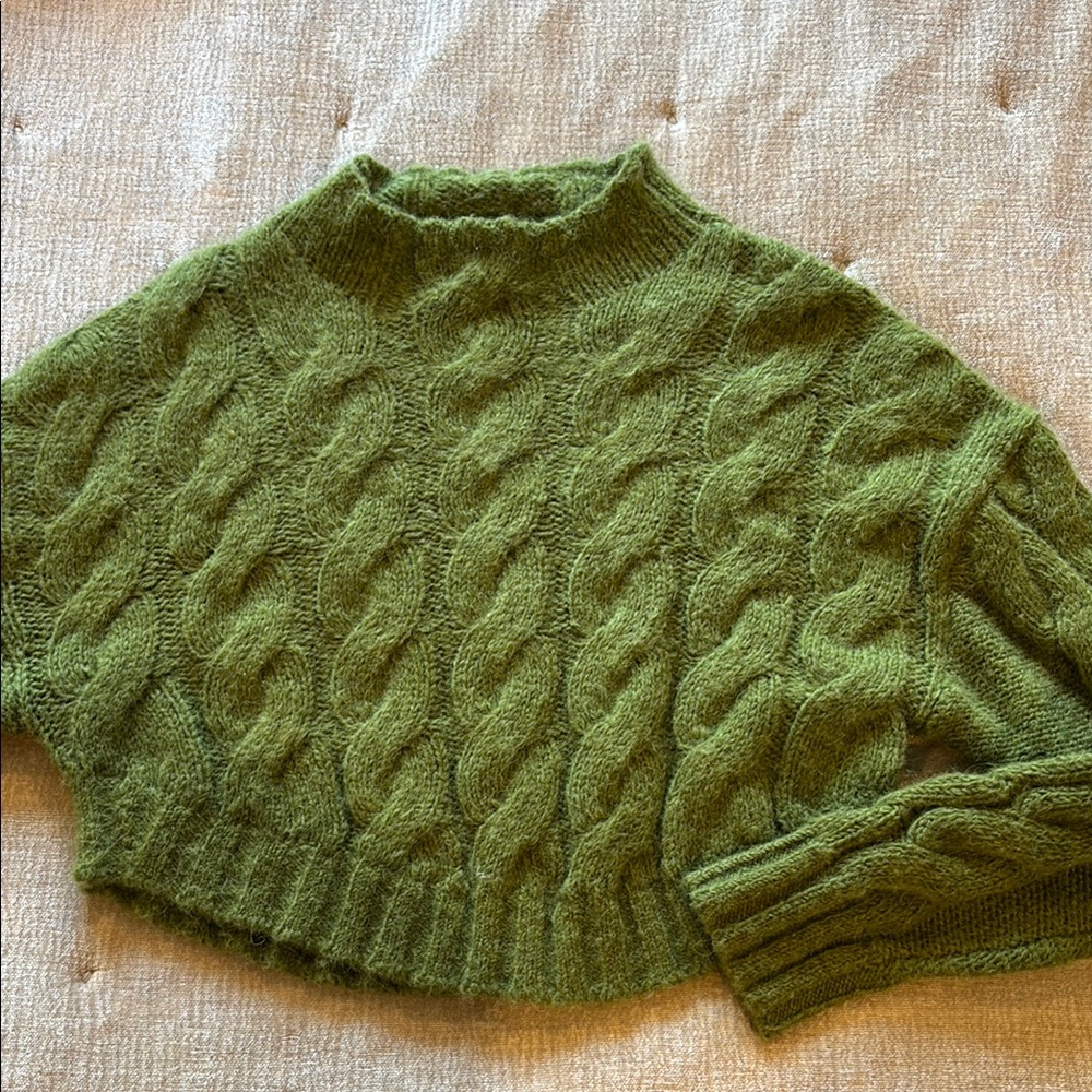 Gap × Cult Gaia Cropped Cable-Knit Sweater